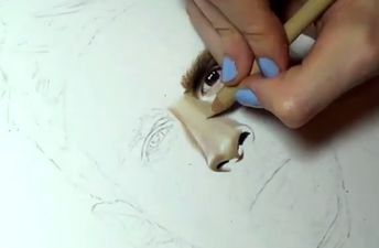 Video: This girl used just colouring pencils to draw this amazing picture of Lionel Messi