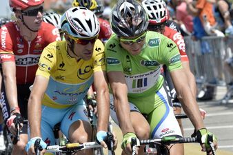 Video: We have our first case of mooning at the 2014 Tour de France