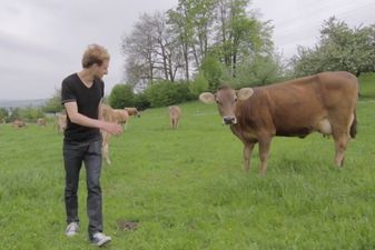 Video: Man dancing around the world backwards is both brilliant and confusing