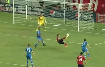 Video: Torres scores an amazing overhead kick… not that Torres though