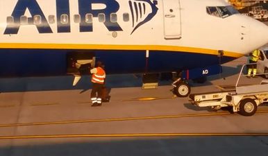 Video: These baggage handlers on a Ryanair flight in Bergamo didn’t exactly take a handle with care approach