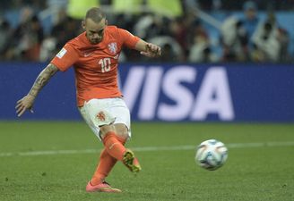 Transfer Talk: Sneijder to United, Luis to Chelsea and Liverpool about to sign Markovic