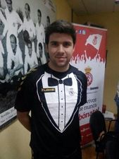 Pic: This Spanish side’s tuxedo jersey looked even more amazing in its first team photo last night
