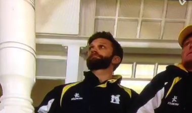 Vine: Recently retired Warwickshire captain spots camera on him, does ‘the lift’