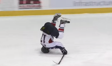 Video: Hockey player fantastically celebrates goal by sliding down the ice on his head