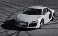 Video: Audi R8 driver wedges supercar underneath Audi A5 in Brazil