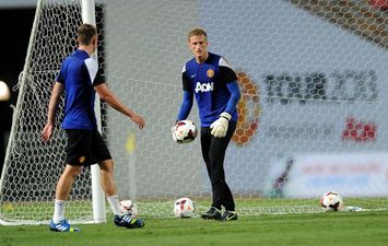 Pic: Things could get awkward between Rio Ferdinand and Anders Lindegaard on Sunday