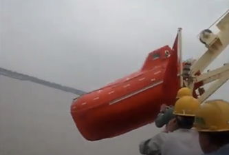 Video: Lifeboat launch FAIL quickly turns into epic win