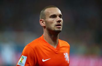 Pic: Wesley Sneijder refuses to be upstaged by surprisingly tall Czech mascot