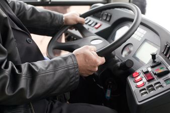 Video: Maltese bus driver takes a massive risk by driving with a dodgy steering wheel