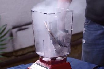 Video: This eejit decided to put a new iPhone 6 Plus into a blender with inevitably destructive results