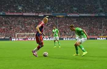 Vine: FIFA 15 has only been released today and already Arjen Robben is diving