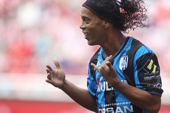 Vine: This eye of a needle Ronaldinho assist is just exquisite