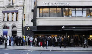 Pic: This guy needed Twitter to save him after getting locked into a Waterstones in London last night