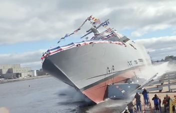 Video: Making a splash – US combat ship is launched in spectacular fashion