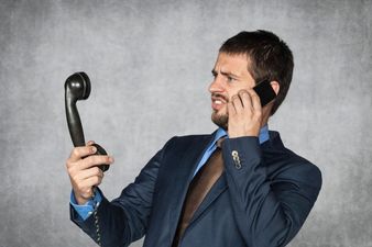 Video: Well-known TG4 star gets stung badly by his friends’ cruel but hilarious phone prank