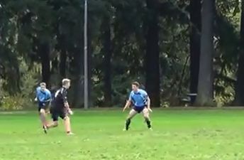 Video: Sevens player takes the p*ss with ridiculous amount of sidesteps before scoring a try