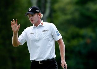 Video: Brandt Snedeker doesn’t need a gun to go clay pigeon shooting, just a four-iron
