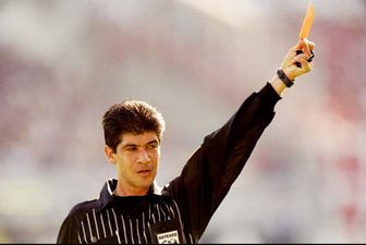 Video: Bosnian keeper throws a punch at the ref after receiving a yellow card