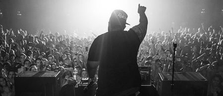 Video: A DJ mixed $10,000 in cash with confetti and blasted it into a crowd at his gig