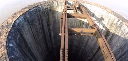 Video: Daredevil records himself walking across a metal beam 919 feet up in the air