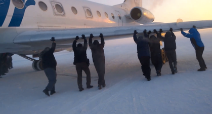 Video/Pic: Watch as Russian passengers actually push a plane down a runway in -52C
