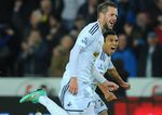 Vine: Sigurdsson’s free-kick against Arsenal is so beautiful that it belongs in an art museum