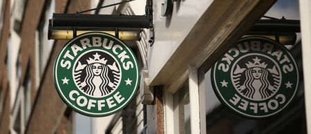 Starbucks to serve dinners and booze… with your coffee
