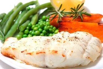 Tasty and easy to make protein recipes: Healthy fish and sweet potato chips with tartar sauce