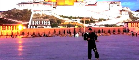 Video: Diarmuid Lyng and Irish sports stars pay a wonderful tribute to hurling in ‘Hurling around the World’