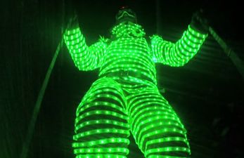 Video: How feckin’ cool is this? ‘Night Skiing’ is about to become your new favourite thing