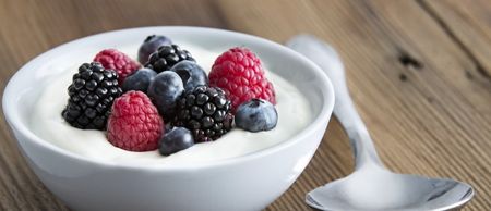 Tasty and easy to make protein recipes: Greek yoghurt breakfast bowl