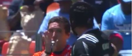 Vine: New Zealand sevens player left hanging by a referee… but recovers in tremendous fashion
