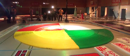 Video: There is something oddly satisfying about watching 50,000 dominoes fall in a wave