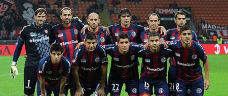 Video: Amazing footage of San Lorenzo fans singing at the airport on the way to the Club World Cup