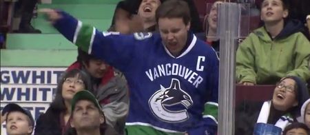 Video: That’s Gas! This dancing ice hockey fan has got ALL the best moves