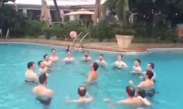 Video: The Kilkenny hurlers playing head tennis with Edwin van der Sar in Miami