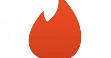 Pic: Irishman’s pulled over by Garda for texting, he uses a Tinder chat-up line to blag his way out