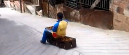 Video: Nobody has ever had more craic delivering beer than these Colombian lads