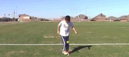 Video: Kid does keepy-uppys with a variety of objects including a Rubik’s Cube and Olaf the snowman