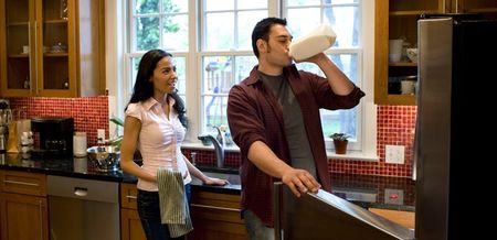 Video: Irish guy comes up with genius way of drinking juice out of a carton without tilting your head