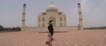 Video: Irishman backflips his way across India