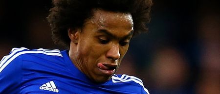Willian shows off with a ridiculous swimming pool bicycle kick