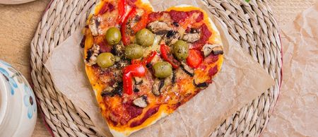 Pic: A Galway pizzeria have come up with a great Valentine’s Day Tinder promo and the girls are loving it