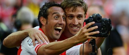 Video: Santi Cazorla shows off his amazing control in class keepy-uppy contest with Nacho Monreal
