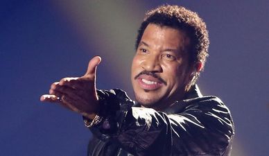Pic: This naked man was really enjoying Lionel Richie’s Glastonbury performance