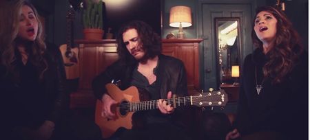 Video: Hozier fans will love this acoustic version of ‘Take Me To Church’ on Jimmy Fallon