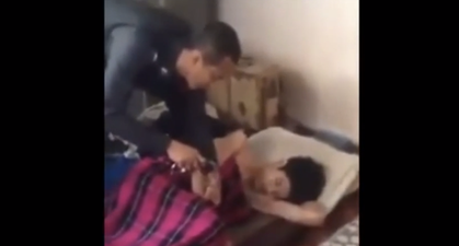 Video: Thai cops can’t believe their luck as they handcuff sleeping suspect in his bed