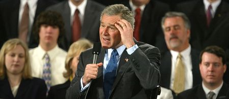 George Bush delivers pizza to security staff amid government shutdown