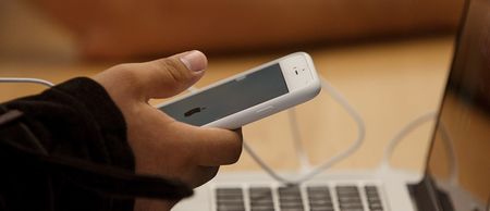 Mobile roaming charges in Europe to end in 2017